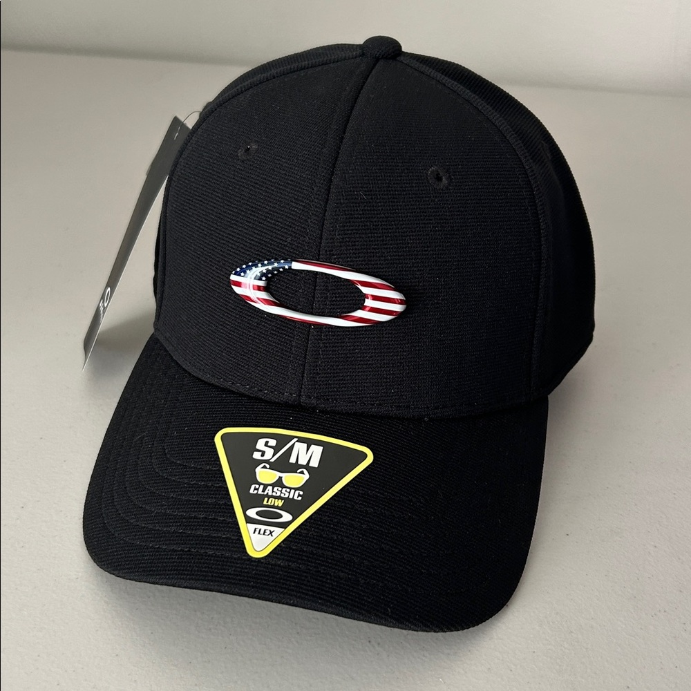Oakley Tincan Flex‑Fit Hat NWT • Black w/ American Flag Icon • Fitted Cap